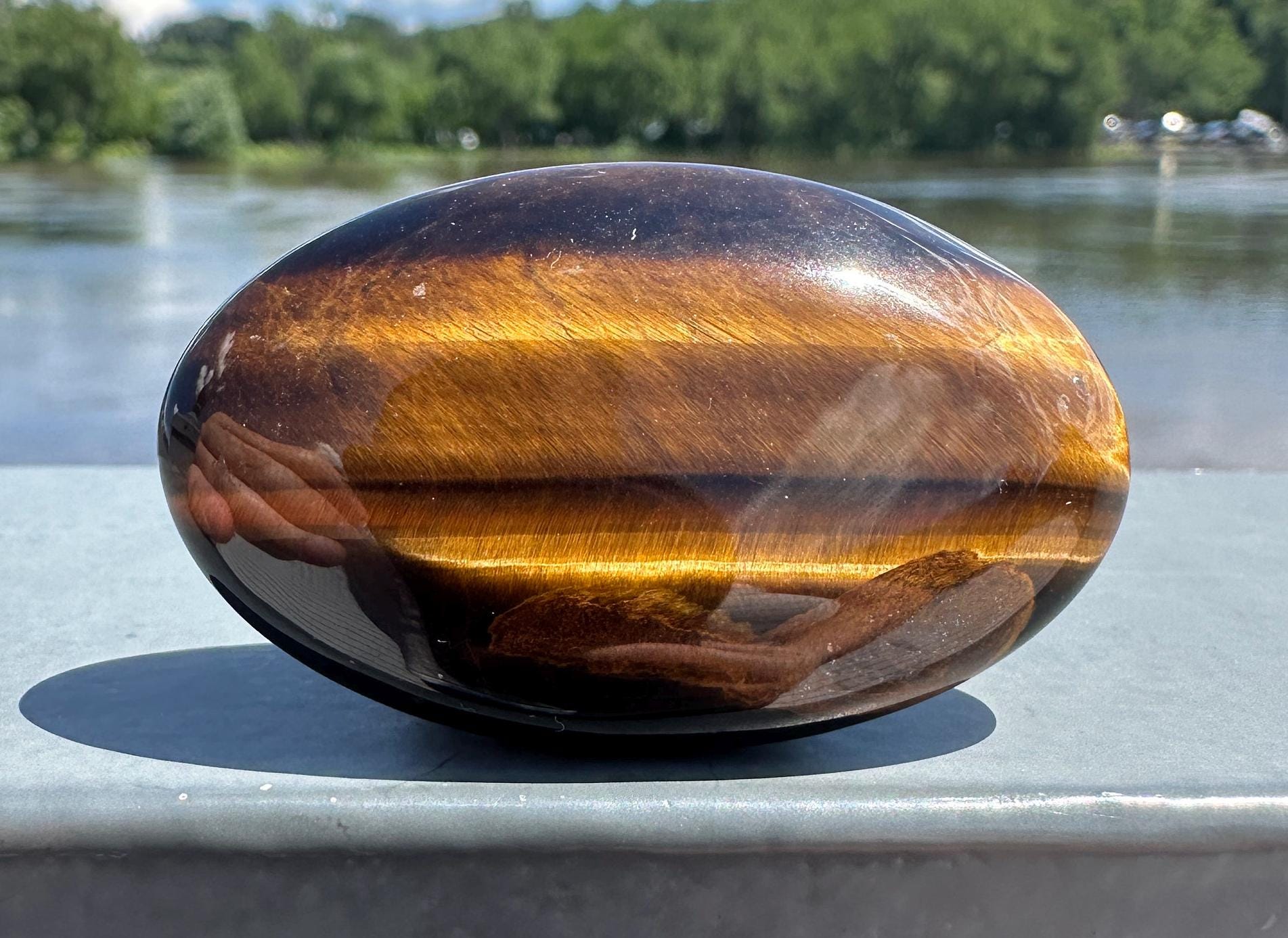 High Quality Natural Tiger Eye Palm Stone