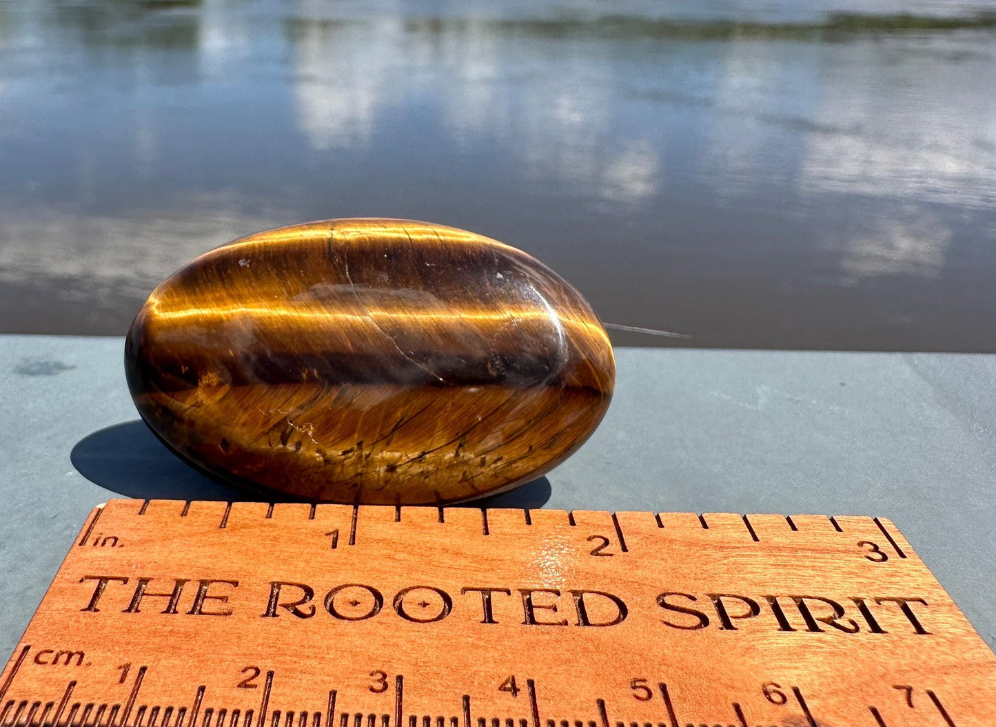 High Quality Natural Tiger Eye Palm Stone