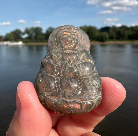 Flashy Labradorite Kwan Yin Carving | Guan Yin Goddess