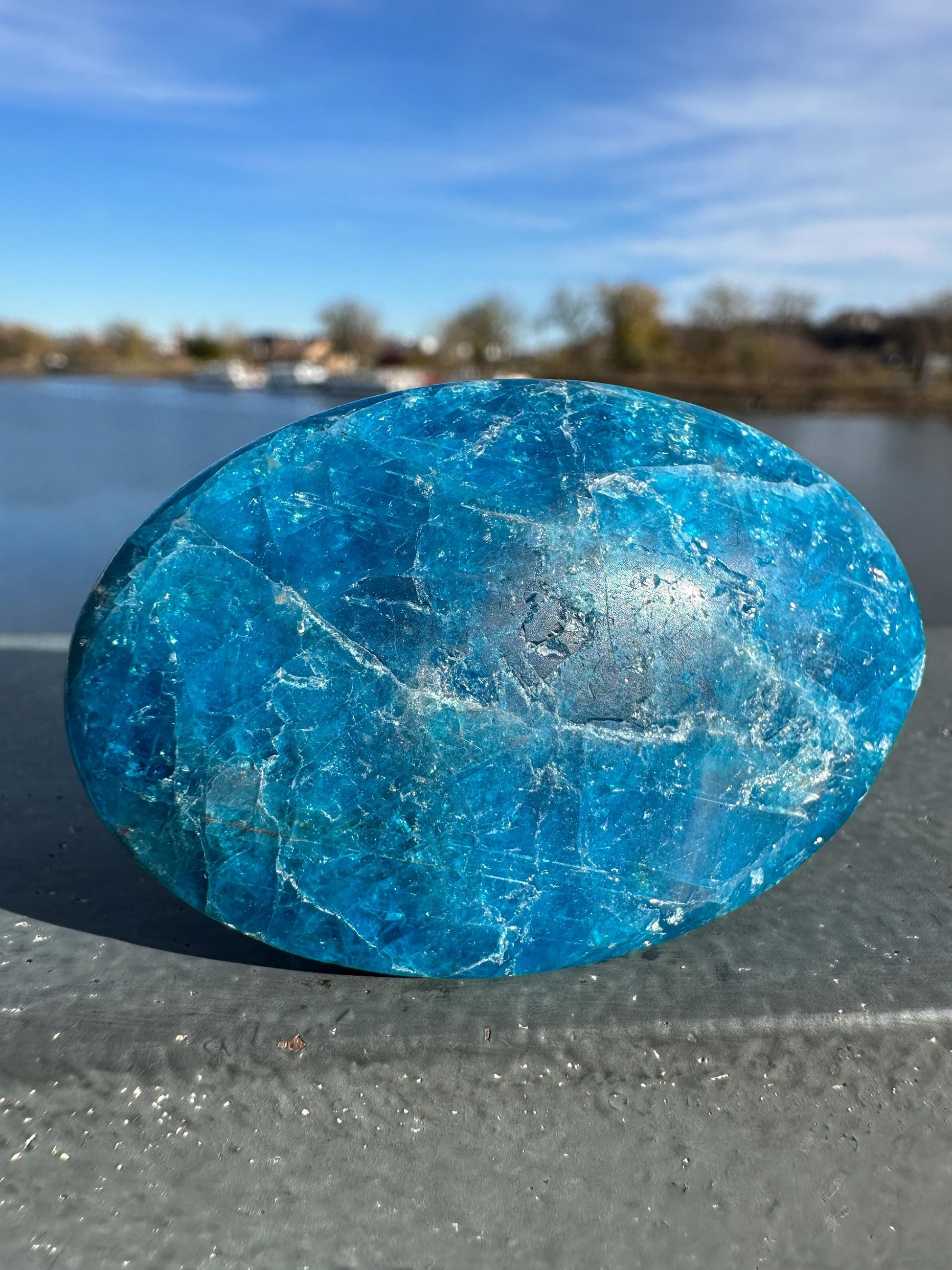 High Quality Natural Blue Apatite Palm Stone