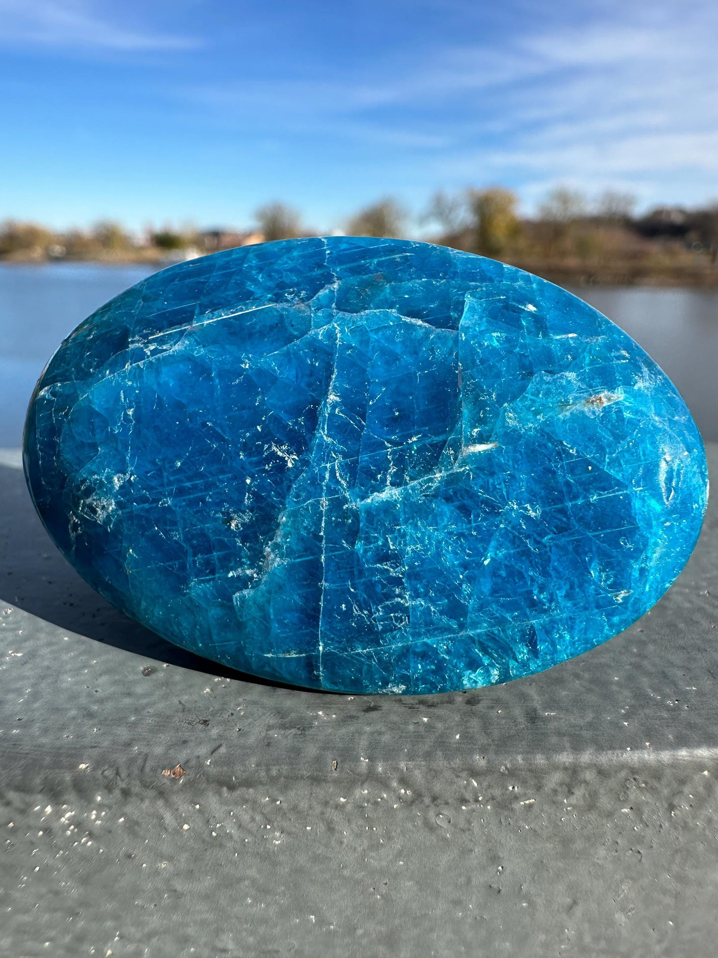 High Quality Natural Blue Apatite Palm Stone