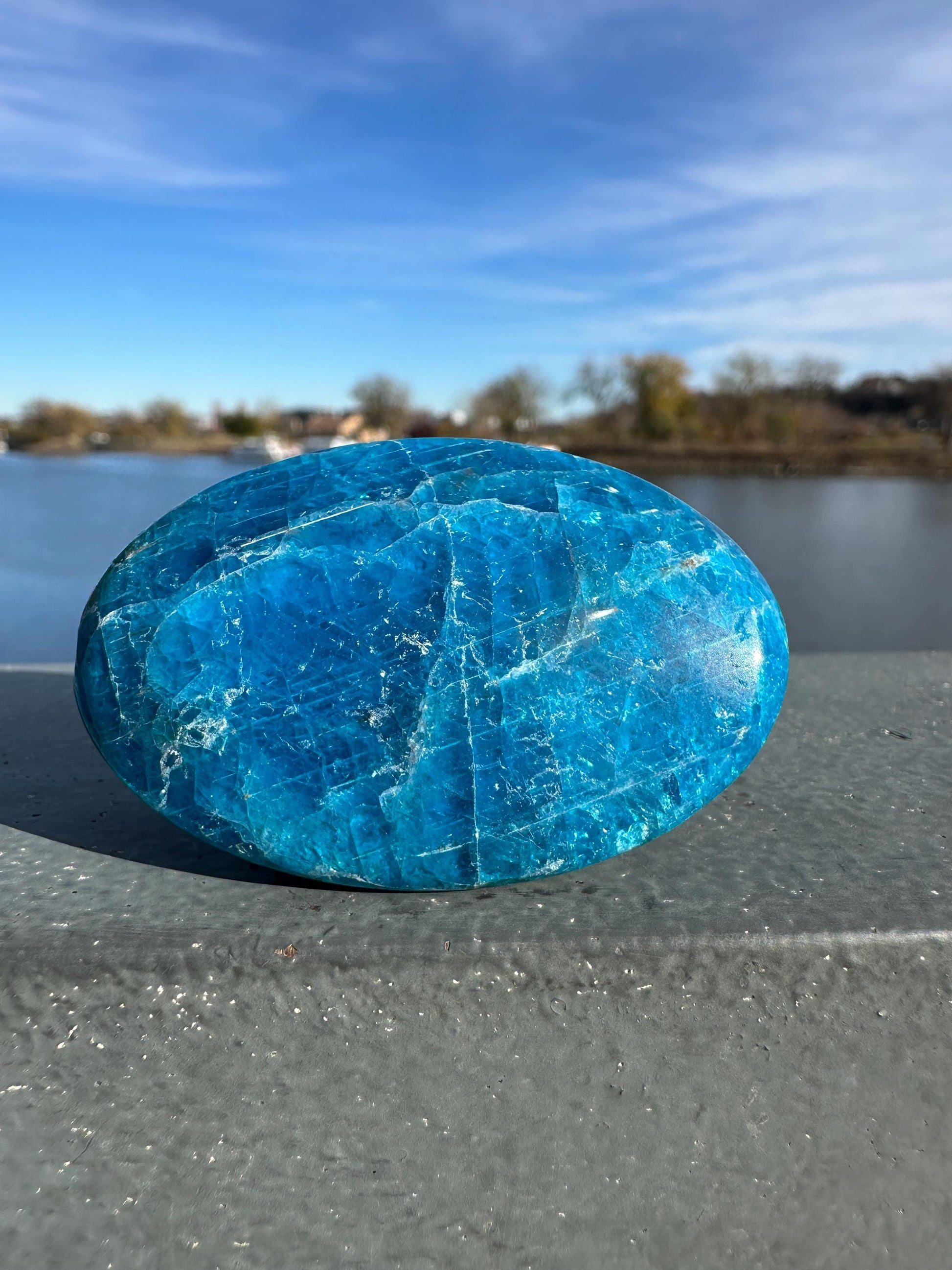 High Quality Natural Blue Apatite Palm Stone