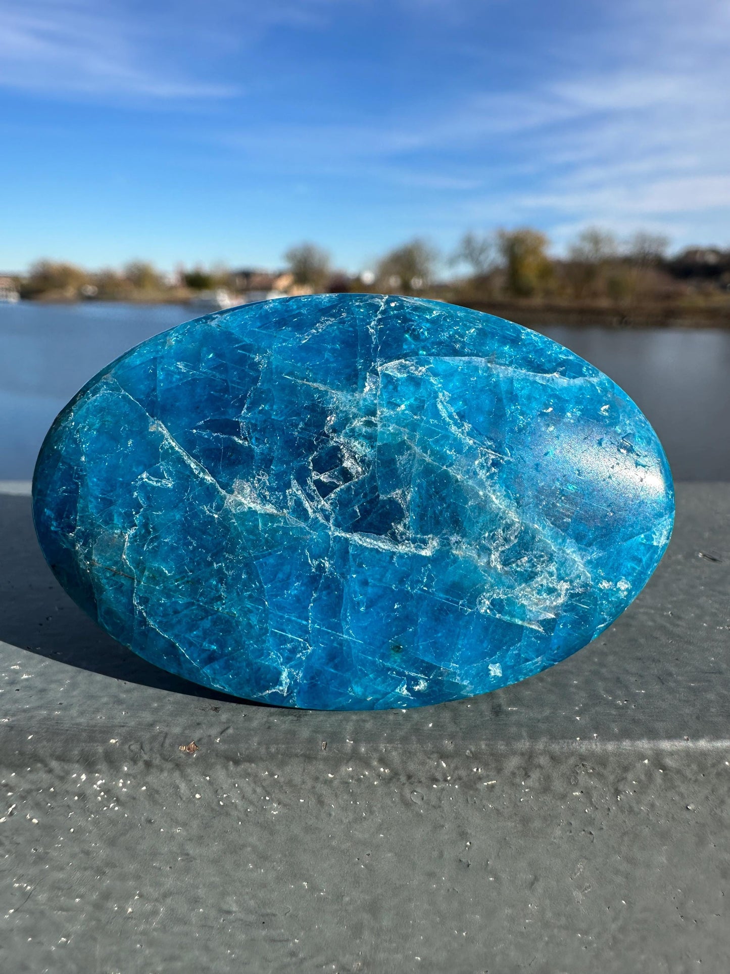 High Quality Natural Blue Apatite Palm Stone