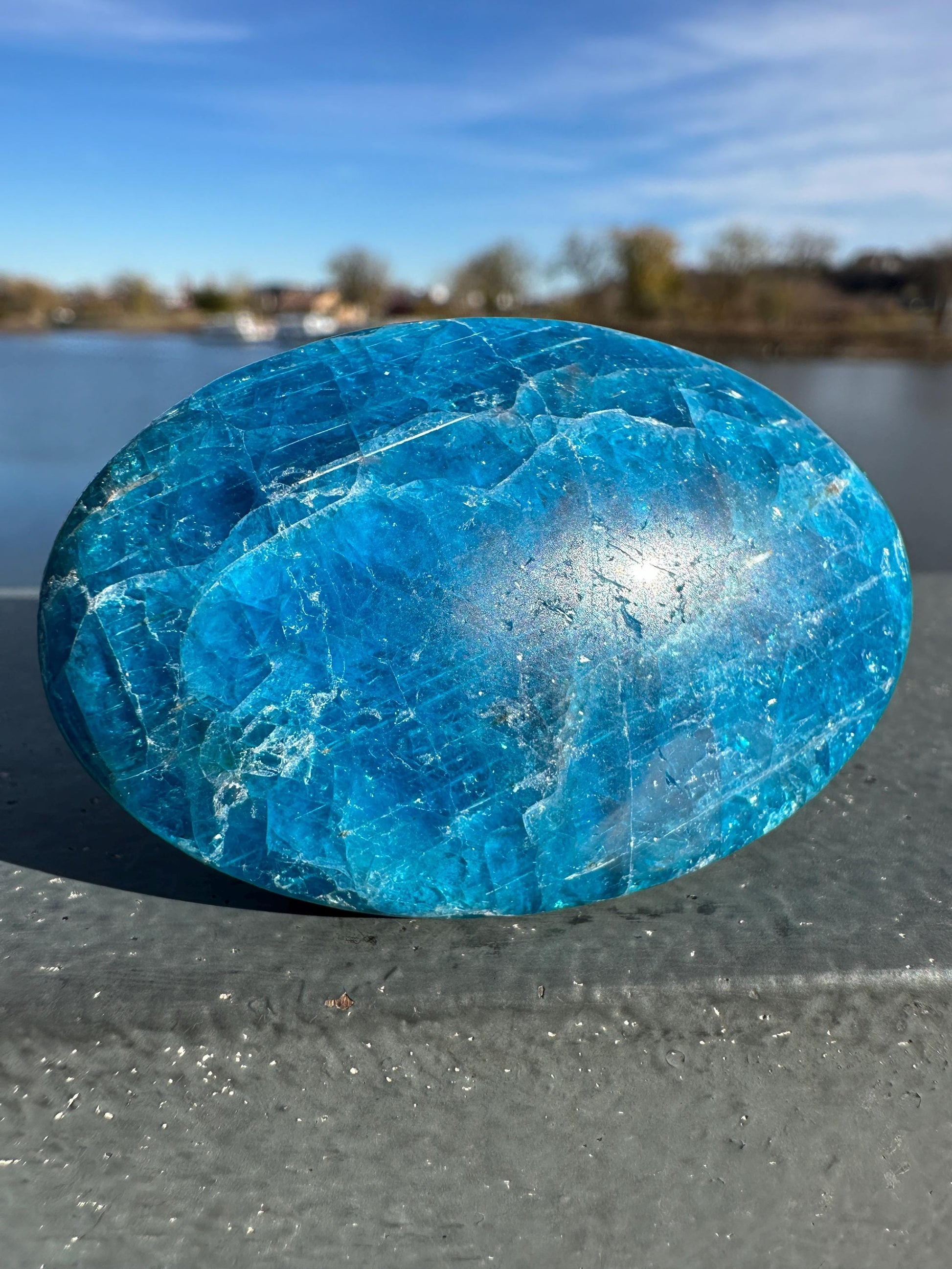 High Quality Natural Blue Apatite Palm Stone